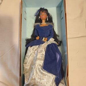 Special Edition Winter Velvet Barbie – African-American Avon Exclusive (1995, Fi